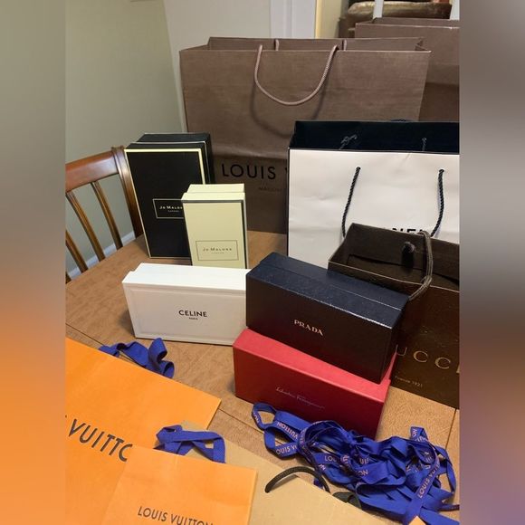 Louis Vuitton, Gucci, Chanel, Prada & more shopping bags and boxes - Picture 6 of 9
